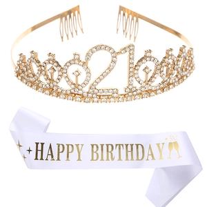 Tiare dorée pour 21ème anniversaire avec strass et écharpe en satin blanc assortie