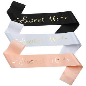 Lot de 3 écharpes Sweet 16 en satin noir, blanc et rose avec lettrage doré brillant
