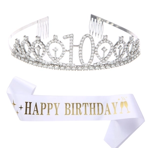 Silberne Krone zum 10. Geburtstag und weiße Satinschärpe mit goldener Aufschrift