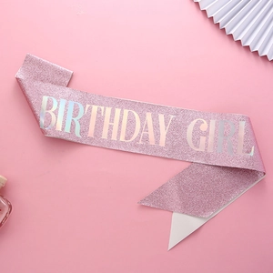 Écharpe d'anniversaire rose pailletée avec inscription holographique Birthday Girl