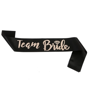 Schwarze Satin-Schärpe Team Bride mit Roségold-Schrift für Brautjungfern-Junggesellenabschiede