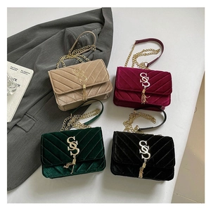 Velvet quilted chain shoulder bags with SS logo and tassel in four classic colors