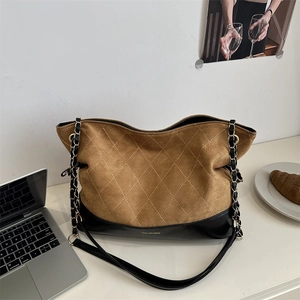 Brown quilted suede tote bag with chain strap and leather patchwork for autumn style
