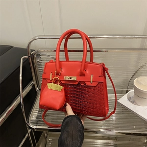Red luxury crocodile pattern handbag with golden buckle and detachable shoulder strap