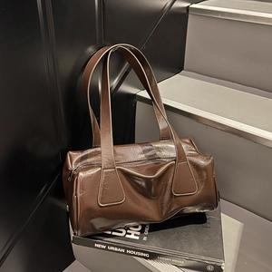 Vintage French Luxury Glossy PU Leather Underarm Shoulder Bag For Women Minimalist Solid Color Baguette Bag For Daily Commuting