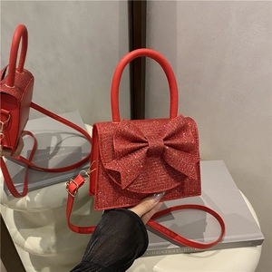 Elegante borsa da sera rossa glitterata con fiocco e manico rotondo