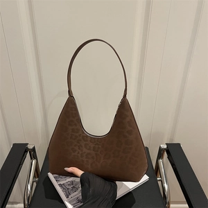 Braune Hobo-Schultertasche mit Leopardenmuster, schmalem Riemen und Wildleder-Haptik