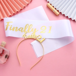 Élégant kit d'anniversaire Finally 21 avec écharpe blanche et diadème doré pour femme