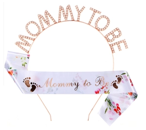 Tiara Mummy To Be en oro rosa con diamantes y banda de baby shower blanca con flores