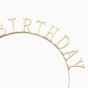 Serre-tête doré Happy Birthday en métal pour fête avec lettres minimalistes élégantes