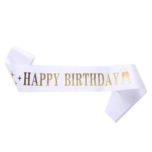 Écharpe d'anniversaire en satin blanc avec lettrage doré élégant pour la fête