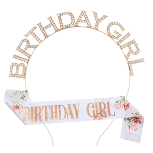 Geburtstag-Set aus Legierung, Strass-Haarreif und elegantes Blumenschärpe in Gold und Weiß