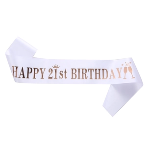 Écharpe de 21e anniversaire en satin blanc avec lettrage or rose et couronne déco