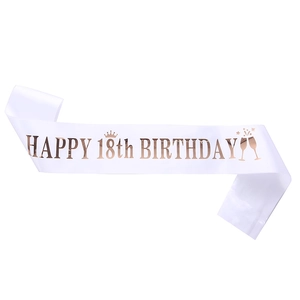 Écharpe d'anniversaire 18 ans en satin blanc avec texte or rose et motifs festifs