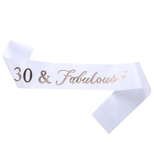 Écharpe d'anniversaire 30 & Fabulous en satin blanc avec lettrage métallisé or rose chic