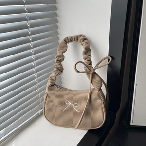 Sac d'épaule en velours kaki avec anse froncée et motif de nœud brodé
