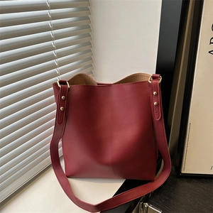 Women Retro Large Capacity PU Leather Bucket Shoulder Bag Simple Solid Color Handbag With Magnetic Closure For Daily Commuting