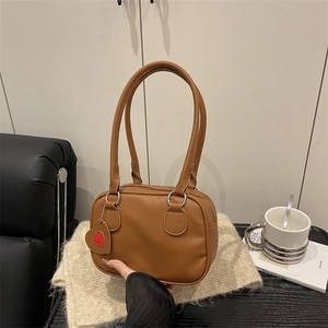Women Litchi Pattern PU Leather Shoulder Bag Urban Minimalist Underarm Handbag With Heart Pendant For Daily Commute