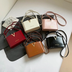 Fashionable large capacity crossbody handbags in five colors with golden V-shaped metal logo