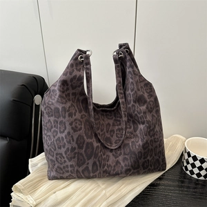 Trendy Leopard Print Large Capacity Tote Bag For Women PU Leather Fashion Shoulder Bag 2025 Autumn Commute Hobo Bag Stylish Handbag