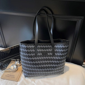 Retro high-capacity tote bag with geometric wave patterns and leather handles