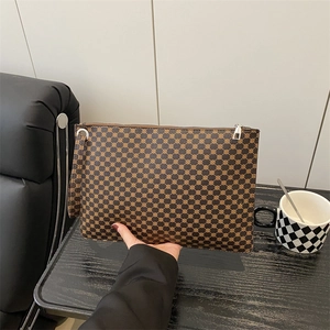 Retro envelope clutch bag with geometric pattern and wristlet for casual commute