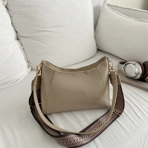 Urban Minimalistische Damen PU Leder Schultertasche Mit Breitem Musterriemen Große Kapazität Retro Unterachsel Umhängetasche