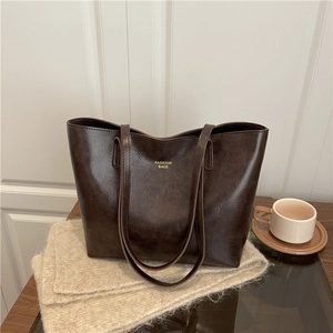 Grand sac cabas en similicuir marron foncé pour étudiante et usage quotidien chic