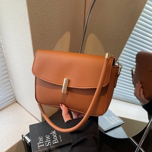 Retro Minimalist PU Leather Shoulder Bag For Women 2025 Trendy Commuter Crossbody Underarm Bag With Gold Metal Lock Closure