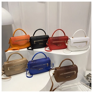 Détails de sacs bandoulière multicolores avec motif crocodile et fermeture éclair