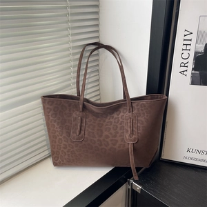 Retro leopard print tote bag with large capacity and shoulder straps for daily commuting