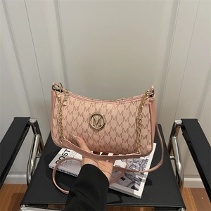 Sac à Aisselle Imprimé Lettres à la Mode en Cuir PU Croissant Sac à Épaule Chaîne en Métal Logo M Femme Style Urbain