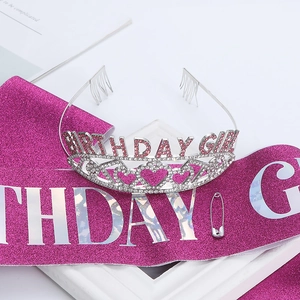 Ensemble écharpe rose Birthday Girl et couronne en cristal argenté pour fêtes