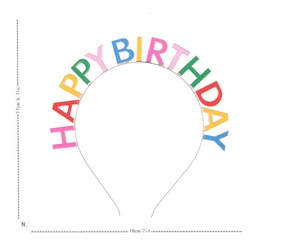 Cerchietto Happy Birthday smaltato arcobaleno con dimensioni di 17cm per 18cm