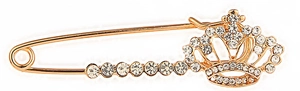 Détail de l'épingle de sûreté couronne dorée avec cristaux et strass brillants pavés
