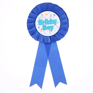 Coccarda blu Birthday Boy con stelle e decorazioni per feste di compleanno