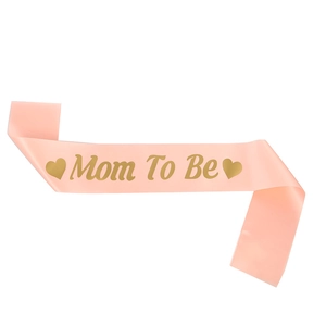 Écharpe en satin rose Mom To Be avec lettrage doré pour fête de naissance et baby shower