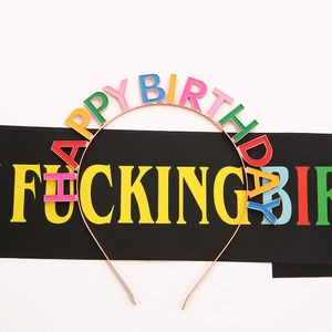 Cerchietto Happy Birthday in oro rosa con lettere smaltate colorate per compleanni