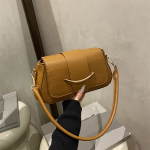 Retro brown crocodile embossed shoulder bag with gold metal buckle for 2025 autumn fashion