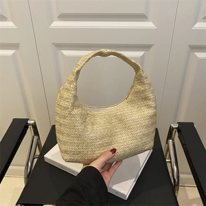 Sac à main en paille tressée beige avec motif à chevrons et fermeture à glissière