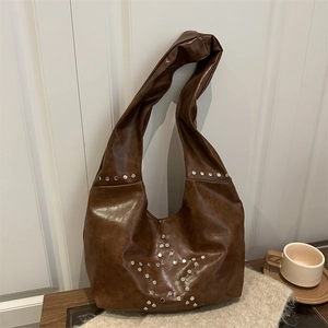 Vintage Star Rivet Shoulder Bag PU Leather Large Capacity Hobo Bag For Women Punk Underarm Commuter Tote Purse