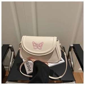 Detail der rosa Schmetterlingsstickerei auf der cremefarbenen Damen Ledertasche