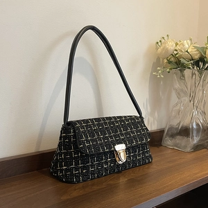 Borsa a tracolla classica in tweed nero con cuciture dorate e chiusura a girello