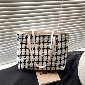 Women Large Capacity Tweed Tote Bag Casual Grid Pattern Shoulder Bag Urban Simple Woolen Handbag With Rivet Decor
