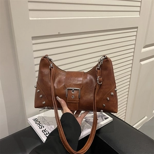Sac à Épaule en Cuir PU Rétro avec Rivets pour Femmes Punk Y2K Hobo Bag Grande Capacité Commuter avec Boucle Argentée