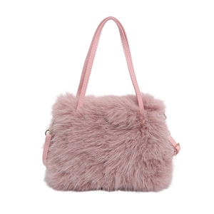 Große rosa Plüschtasche aus Kunstpelz mit Griffen und Schultergurt für den Wintertrend