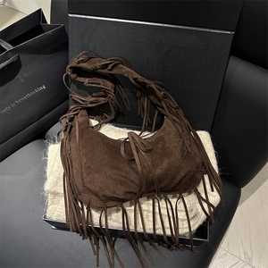 Retro brown suede tote bag with dense fringe tassels for autumn fashion style