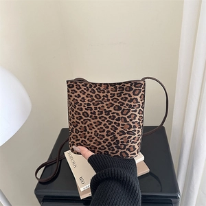 Vintage Suede Leopard Print Shoulder Bag For Women Large Capacity Frosted Crossbody Bucket Bag Daily Fashion Handbag