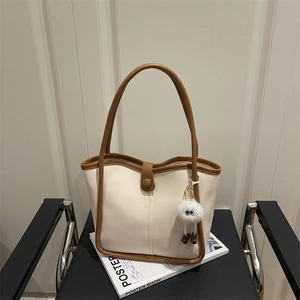 Minimalist PU Leather Underarm Shoulder Bag For Women Contrast Color Large Tote Bag With Plush Monster Charm Fashion Casual Bag