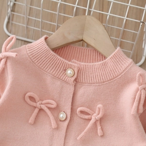 Cardigan in maglia rosa per bambine con fiocchi carini e bottoni di perle